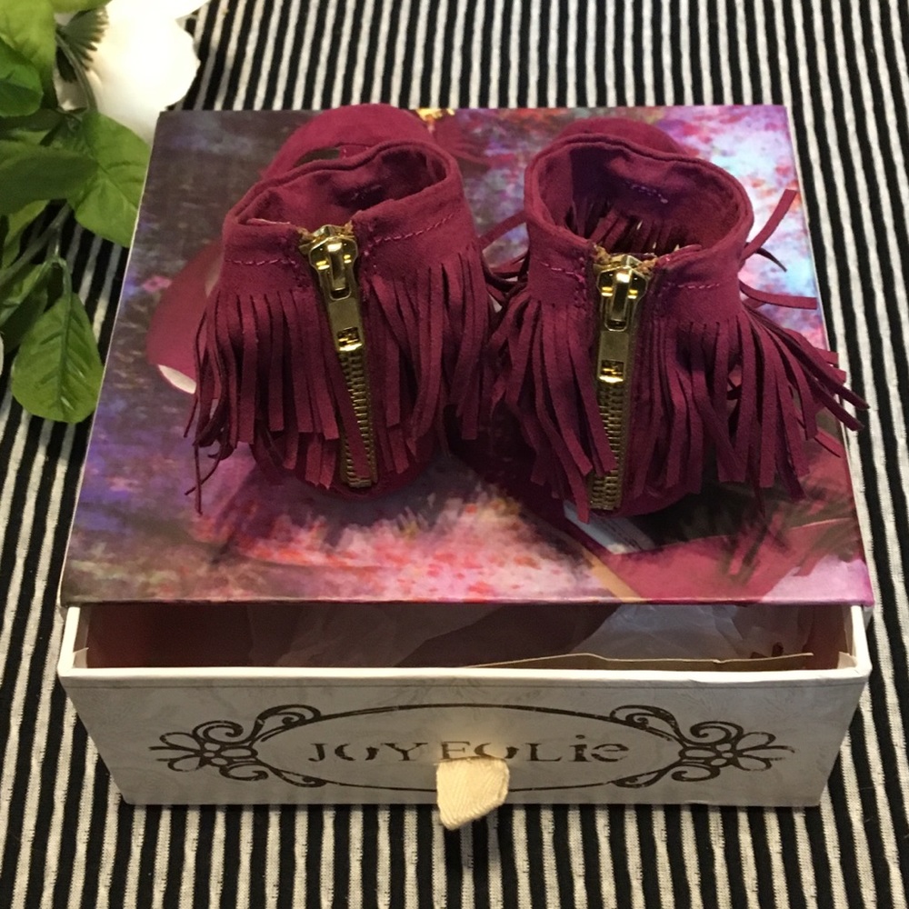 NWOT Joy Folie Fringe Sandals - Picture 3 of 8